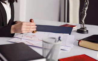 如何办理香港律师公证及聘请财产保险诉讼律师